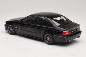 BMW M5 E39 Črn KK-Scale 1:18 KKDC181623 Kovina – slika 5 od 6