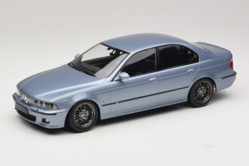 BMW M5 E39 Silverstone Blue Metallic KK-Scale 1:18 KKDC181622 Kovina