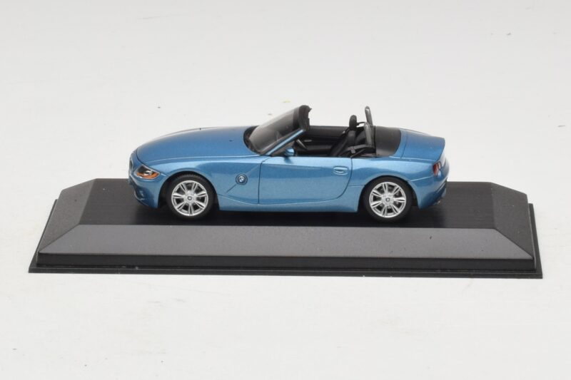 BMW Z4 E85 Svetlo Modra Metalik Nadomestna Škatla Minichamps 1:43 80420144054-R1 Diecast