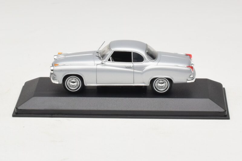 Borgward Isabella Kupe Srebrna Minichamps 1:43 Borgward Isabella Kupe Srebrna Minichamps 1:43 400096031 Kovina