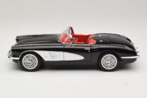Chevrolet Corvette C1 Tuxedo Black AUTOart 1:18 71142 Diecast – slika 4 od 8