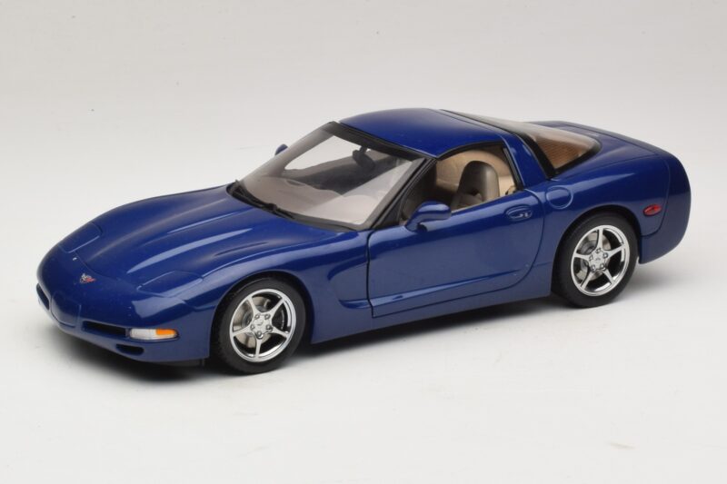 Chevrolet Corvette C5 Commemorative Edition Moder AUTOart 1:18 71157 Kovina