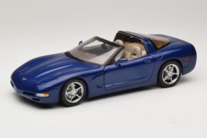 Chevrolet Corvette C5 Commemorative Edition Moder AUTOart 1:18 71157 Kovina – slika 3 od 9