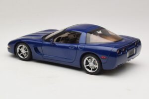 Chevrolet Corvette C5 Commemorative Edition Moder AUTOart 1:18 71157 Kovina – slika 8 od 9