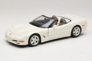 Chevrolet Corvette C5 Kabriolet Bel Bburago 1:18 3076-P1 Kovina