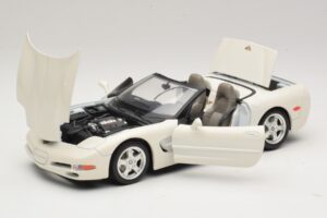 Chevrolet Corvette C5 Kabriolet Bel Bburago 1:18 3076-P1 Kovina – slika 2 od 8