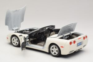 Chevrolet Corvette C5 Kabriolet Bel Bburago 1:18 3076-P1 Kovina – slika 5 od 8