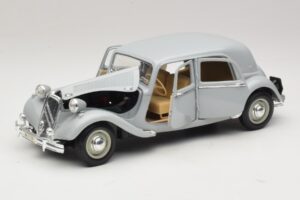 Citroen 15CV Six Siv Maisto 1:18 31837 Kovina – slika 2 od 8