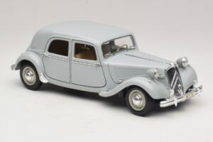 Citroen 15CV Six Siv Maisto 1:18 31837 Kovina – slika 6 od 8