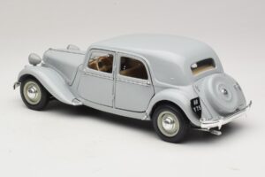 Citroen 15CV Six Siv Maisto 1:18 31837 Kovina – slika 7 od 8