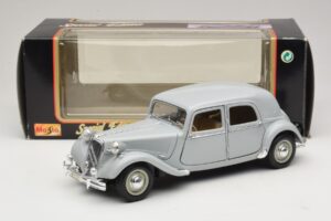 Citroen 15CV Six Siv Maisto 1:18 31837 Kovina – slika 8 od 8