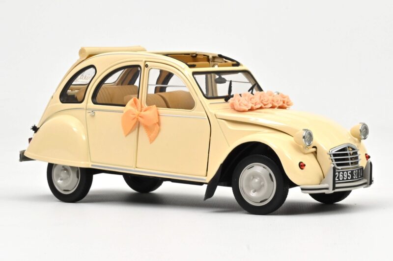 Citroen 2CV Wedding Gift Bež Norev 1:18 Citroen 2CV Wedding Gift Bež Norev 1:18 181475 Kovina
