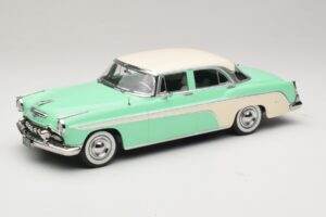 DeSoto Fireflite Sedan Svetlo Zelena & Kremna KK-Scale 1:18 KKDC181543 Kovina