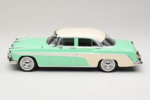 DeSoto Fireflite Sedan Svetlo Zelena & Kremna KK-Scale 1:18 KKDC181543 Kovina – slika 3 od 6