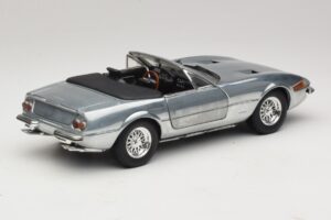 Ferrari 365 GTS Chrome Silver Hot Wheels 1:18 25738 Kovina – slika 3 od 8