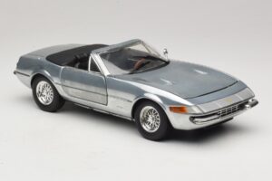 Ferrari 365 GTS Chrome Silver Hot Wheels 1:18 25738 Kovina – slika 6 od 8