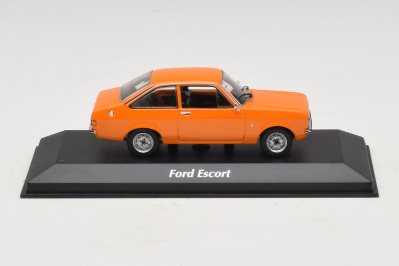 Ford Escort Mk2 Oranžen Maxichamps 1:43 Ford Escort Mk2 Oranžen Maxichamps 1:43 940084101 Diecast