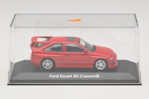 Ford Escort RS Cosworth Rdeč Maxichamps 1:43 940082100 Diecast – slika 4 od 5
