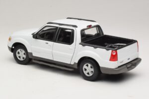 Ford Explorer Sport Trac Bela Maisto 1:18 36891 Kovina – slika 7 od 8