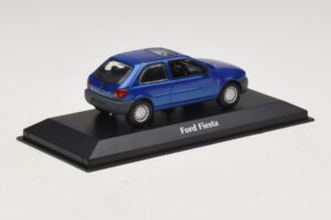 Ford Fiesta Mk4 Modra Metalik Maxichamps 1:43 940085061 Diecast – slika 2 od 5