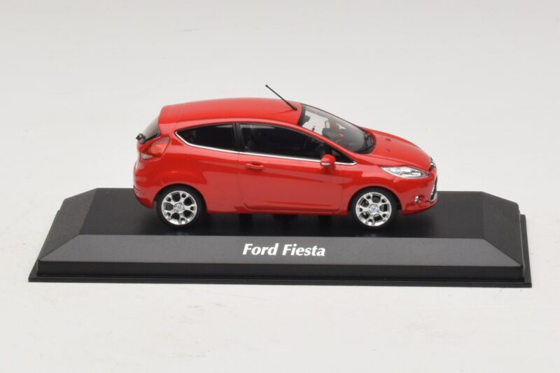 Ford Fiesta Mk7 Rdeč Maxichamps 1:43 Ford Fiesta Mk7 Rdeč Maxichamps 1:43 940088000 Diecast