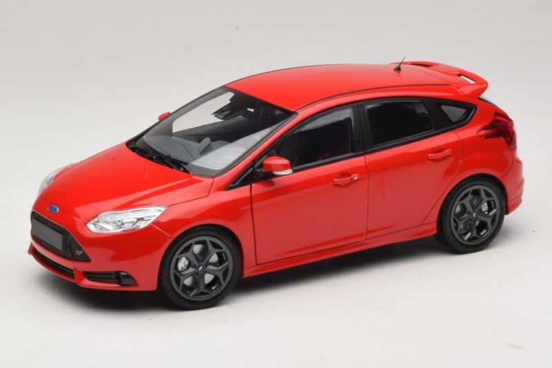 Ford Focus ST Mk2 Rdeča Minichamps 1:18 110082002 Kovina