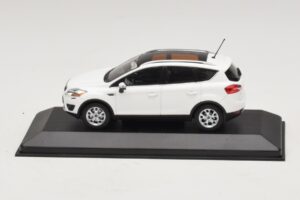 Ford Kuga Mk1 Bel Dealerska Izdaja Minichamps 1:43 KUGA002 Kovina