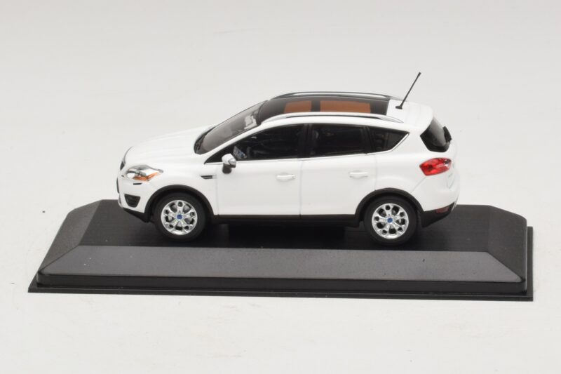 Ford Kuga Mk1 Bel Dealerska Izdaja Minichamps 1:43 KUGA002 Kovina