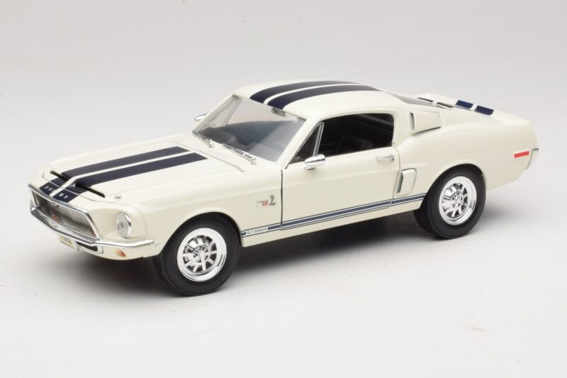 Ford Shelby GT500KR Bela Road Legends 1:18 92168 Kovina