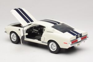 Ford Shelby GT500KR Bela Road Legends 1:18 92168 Kovina – slika 5 od 8