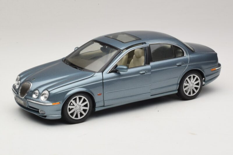 Jaguar S-Type X200 Moder Maisto 1:18 31865 Kovina