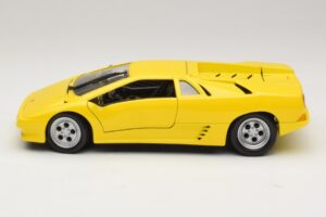 Lamborghini Diablo Rumen Maisto 1:18 32803 Kovina – slika 4 od 8