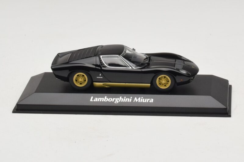 Lamborghini Miura P400 Črn Maxichamps 1:43 Lamborghini Miura P400 Črn Maxichamps 1:43 940103000 Kovina
