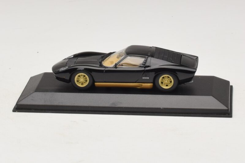 Lamborghini Miura P400 Črn Minichamps 1:43 Lamborghini Miura P400 Črn Minichamps 1:43 430103004 Kovina