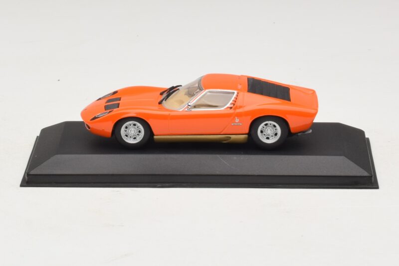 Lamborghini Miura P400 Oranžna Minichamps 1:43 Lamborghini Miura P400 Oranžna Minichamps 1:43 430103002 Kovina