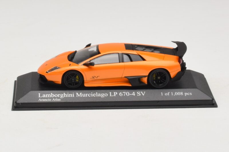 Lamborghini Murcielago LP670-4 SV Oranžna Metalik Minichamps 1:43 Lamborghini Murcielago LP670-4 SV Oranžna Metalik Minichamps 1:43 400103942 Kovina