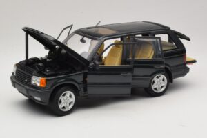 Land Rover Range Rover P38A 4.6 HSE Zelena Metalik AUTOart 1:18 70010 Kovina – slika 2 od 8