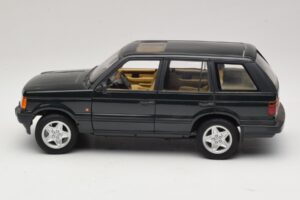 Land Rover Range Rover P38A 4.6 HSE Zelena Metalik AUTOart 1:18 70010 Kovina – slika 4 od 8