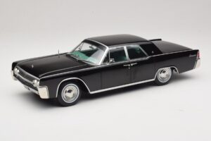 Lincoln Continental Črn KK-Scale 1:18 KKDC181483 Kovina