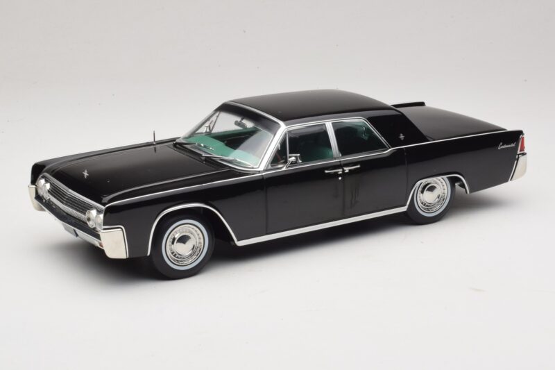 Lincoln Continental Črn KK-Scale 1:18 KKDC181483 Kovina