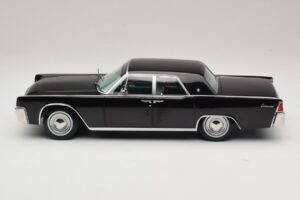 Lincoln Continental Črn KK-Scale 1:18 KKDC181483 Kovina – slika 3 od 6