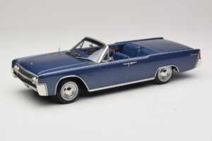 Lincoln Continental Convertible Modra Metalik The Lincoln Lawyer KK-Scale 1:18 KKDC181522 Kovina