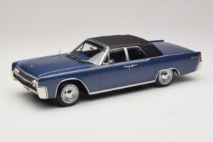 Lincoln Continental Convertible Modra Metalik The Lincoln Lawyer KK-Scale 1:18 KKDC181522 Kovina – slika 2 od 7