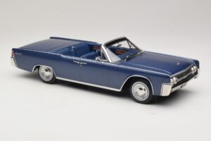 Lincoln Continental Convertible Modra Metalik The Lincoln Lawyer KK-Scale 1:18 KKDC181522 Kovina – slika 5 od 7
