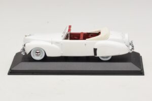 Lincoln Continental Kabriolet Bela Minichamps 1:43 Lincoln Continental Kabriolet Bela Minichamps 1:43 400082501 Kovina