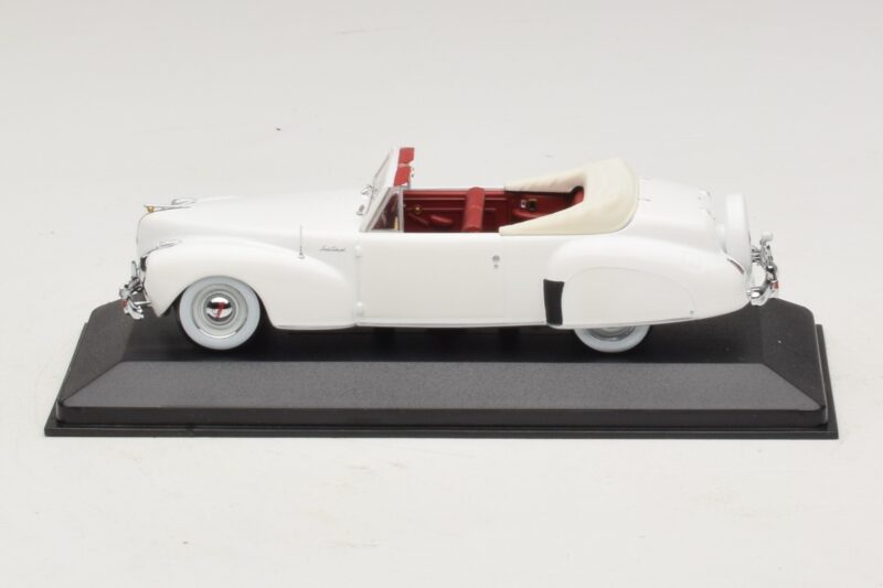 Lincoln Continental Kabriolet Bela Minichamps 1:43 Lincoln Continental Kabriolet Bela Minichamps 1:43 400082501 Kovina