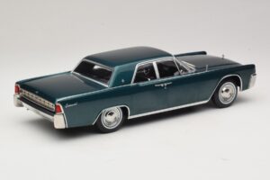 Lincoln Continental Temno Zelena Metalik Matrix Reloaded & Revolutions KK-Scale 1:18 KKDC181481 Kovina – slika 2 od 6