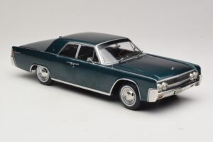 Lincoln Continental Temno Zelena Metalik Matrix Reloaded & Revolutions KK-Scale 1:18 KKDC181481 Kovina – slika 4 od 6