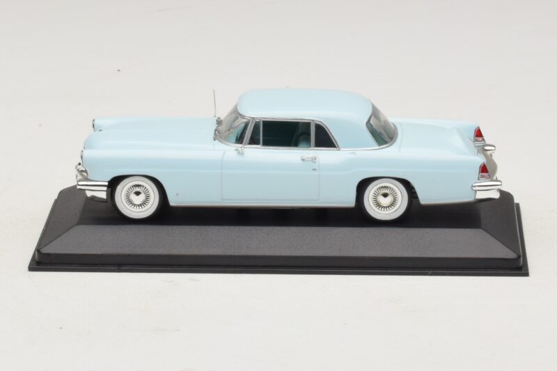 Lincoln Continental Mark II Svetlo Modra Minichamps 1:43 400082304 Kovina