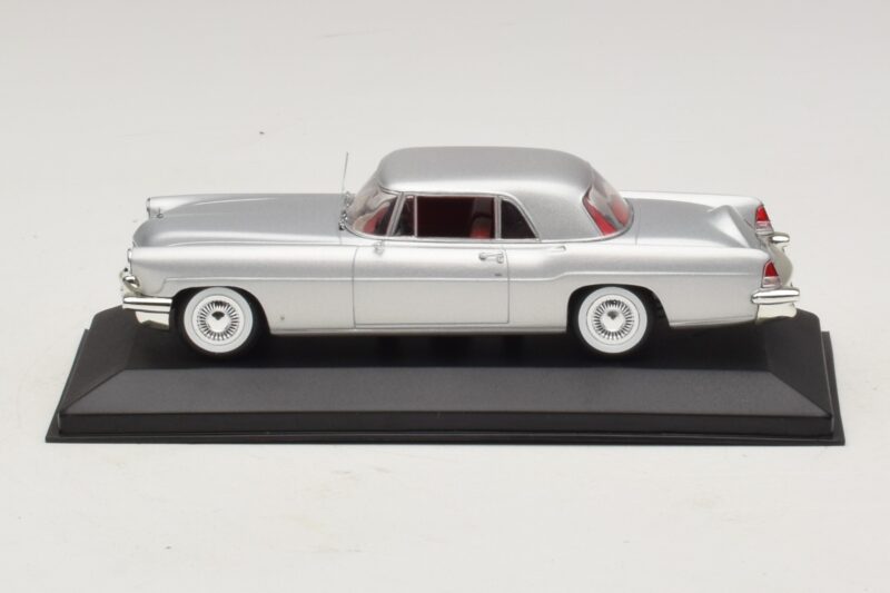 Lincoln Continental Mark II Srebrna Minichamps 1:43 Lincoln Continental Mark II Srebrna Minichamps 1:43 400082301 Kovina
